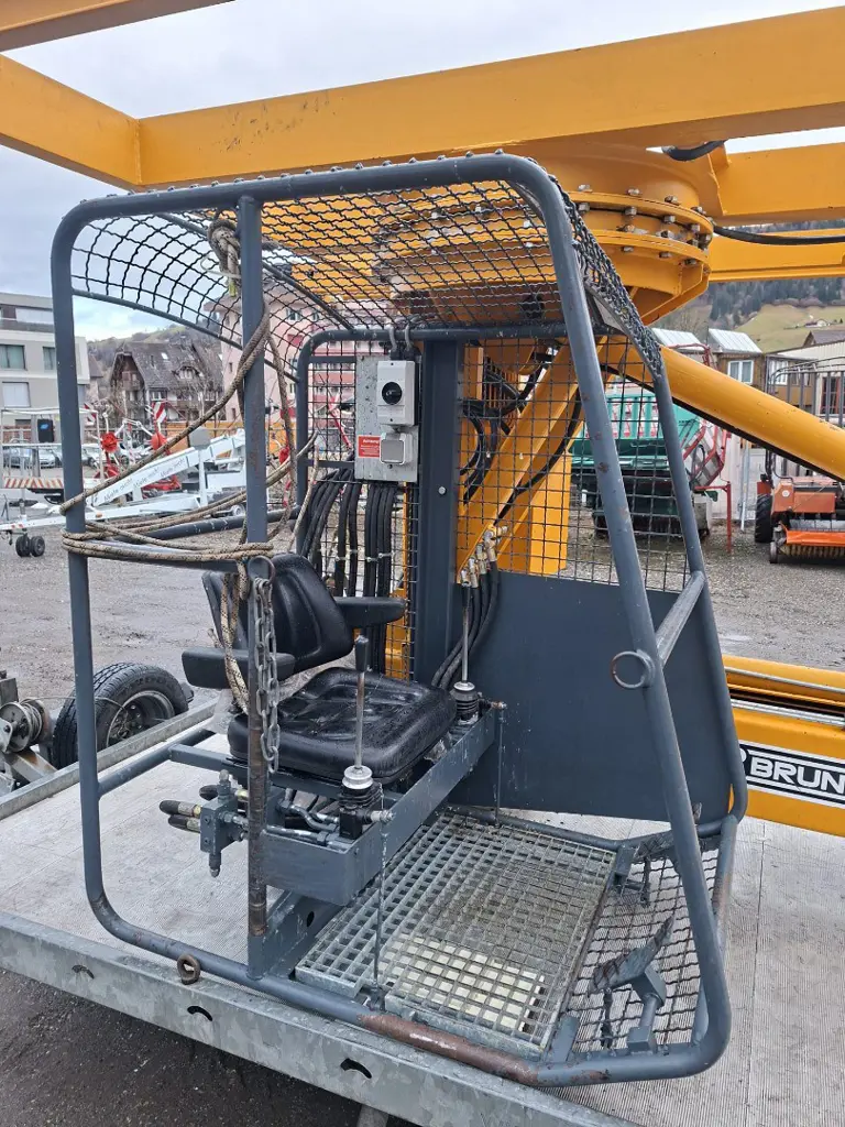 cdb4f390-ce6e-4901-82c6-7e4ef3a24cf3-WhatsApp Image 2026-02-11 at 18.03.55 (2).jpg