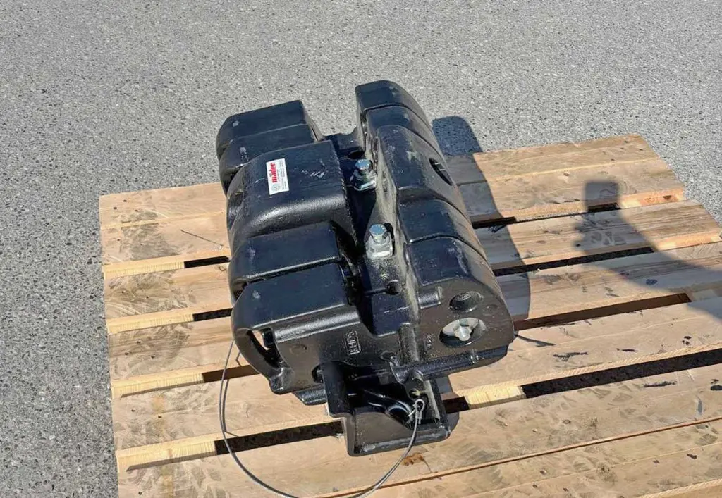 101fc998-18e7-4e05-90a6-3e41941bccad-36586-Case-IH-Frontgewicht-190-Kg-mit-Träger-(1).jpg