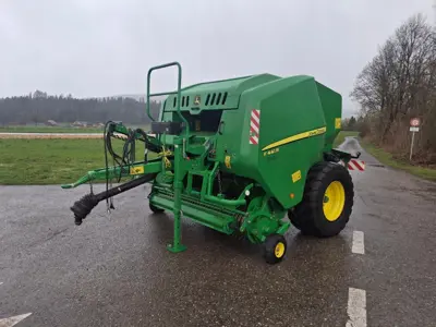 Rundballenpresse John Deere F441R
