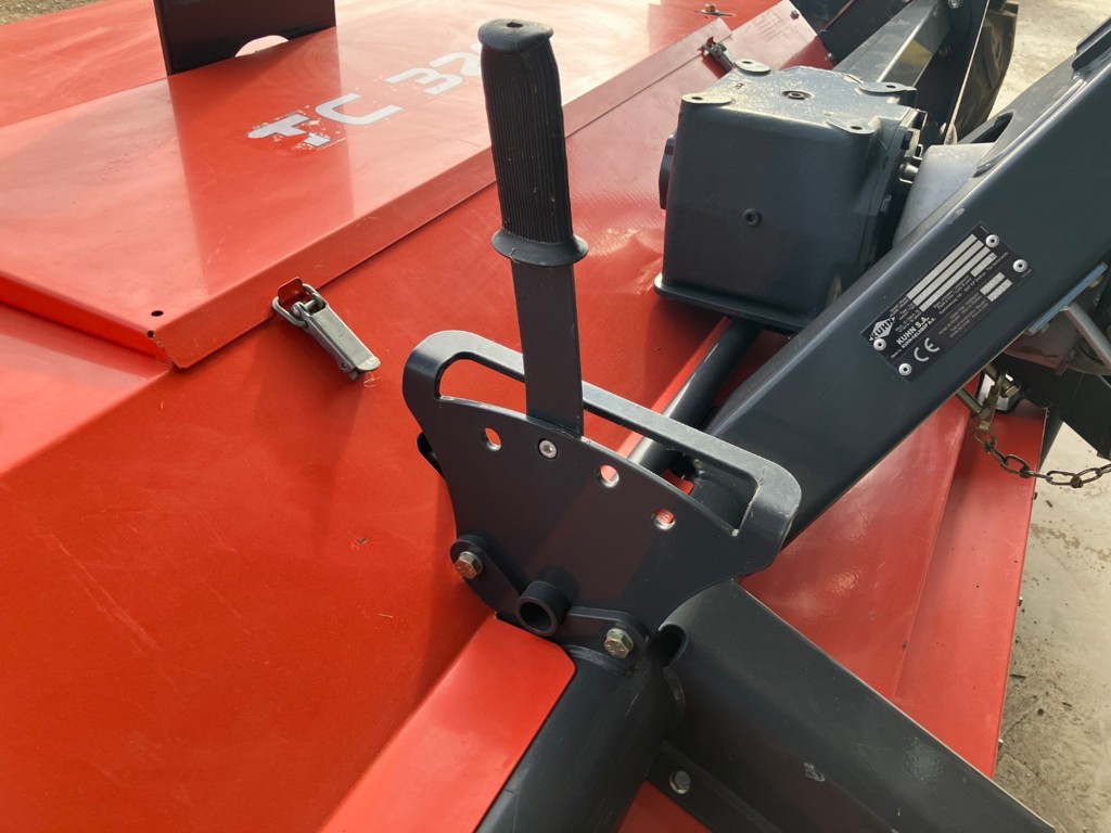 eab3b67a-2fa6-4bb6-a2ff-4d2ed953f1ac-Kuhn TC 320 3.jpg