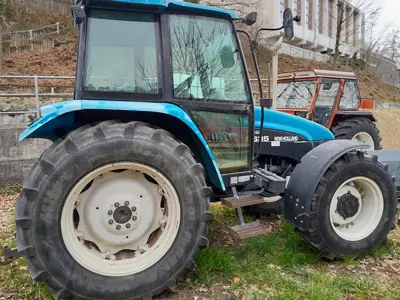 Traktor New Holland 5635