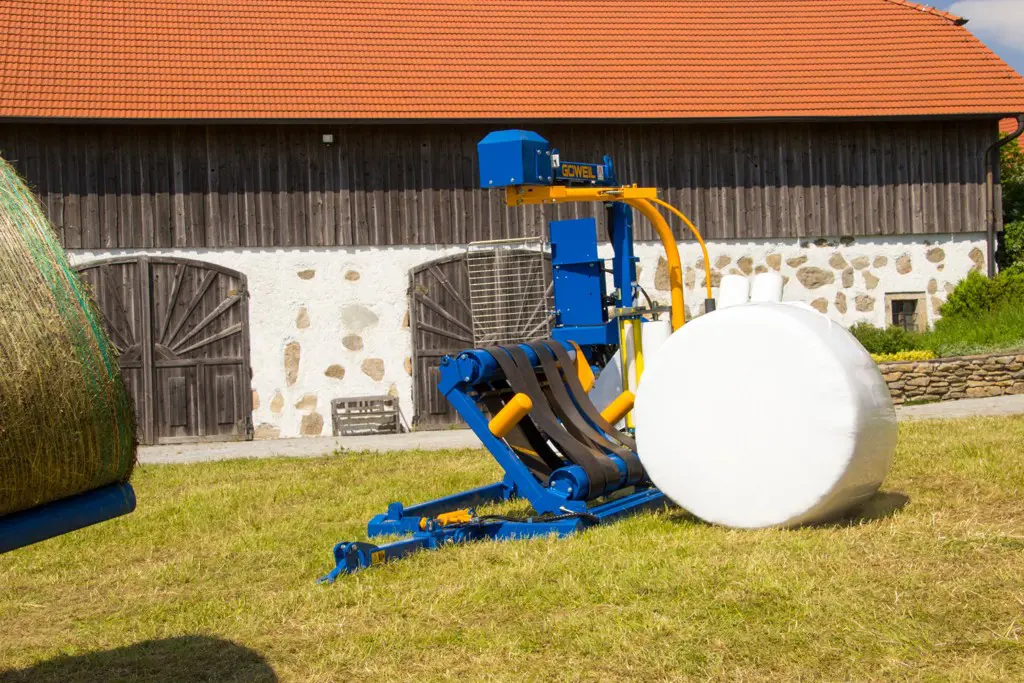 0c6136e5-8c45-4599-be58-c8da4d8cb7bb-G3010Farmer_RundballenWickelmaschine_GOEWEIL_IMG_1257.jpg