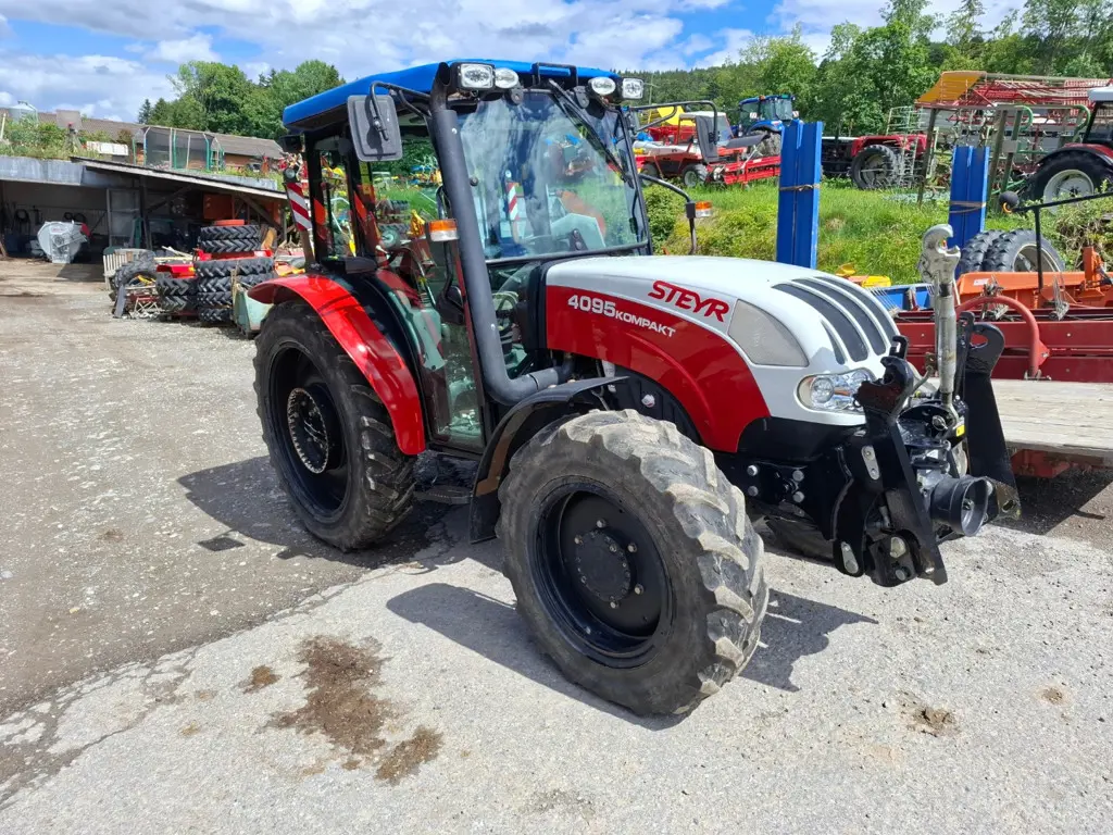 Steyr kompakt 4095 Mäh / Pflegetraktor