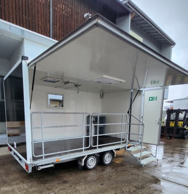 Anhänger Vezeko R2B2X mit Verkaufsklappe und Tür