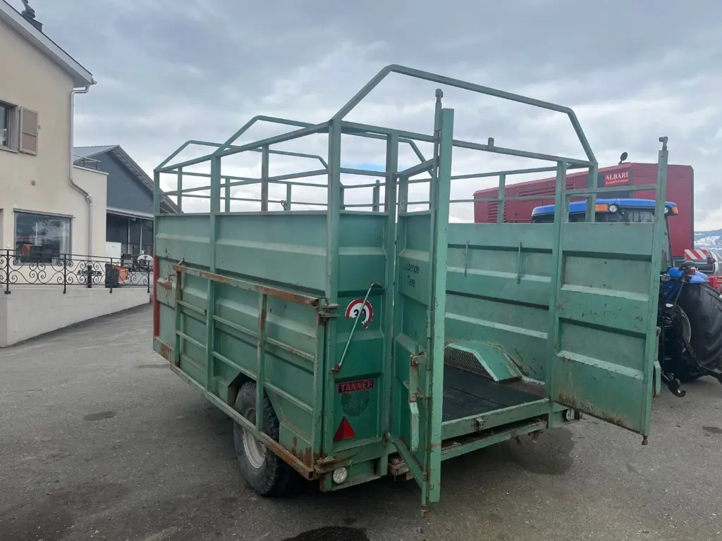 ecf775a7-9de1-4d27-b231-98d865d9ef00-Viehwagen 7.jpg