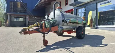 Güllefass Lochmann RC30 mit Weitwurfdüse