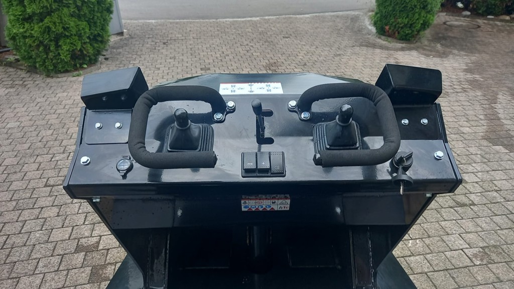 ecc26990-3011-42ce-8ddb-b628c0fc8297-WhatsApp Image 2025-09-11 at 10.45.01 (4).jpg