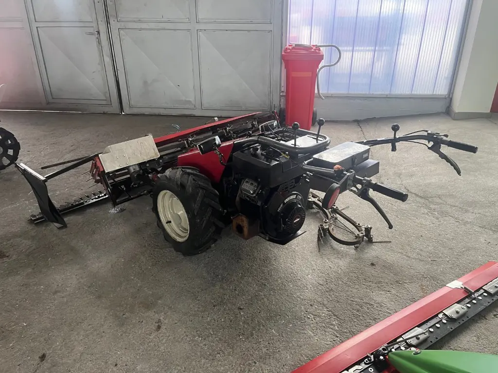 ef73dc7c-f32a-431d-8da6-cff2ae522c3a-Aebi AM 41 Lenz 5.jpg