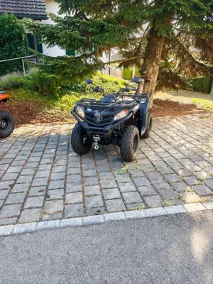 Quad CF Moto 450 S mit Winterdienstausrüstung
