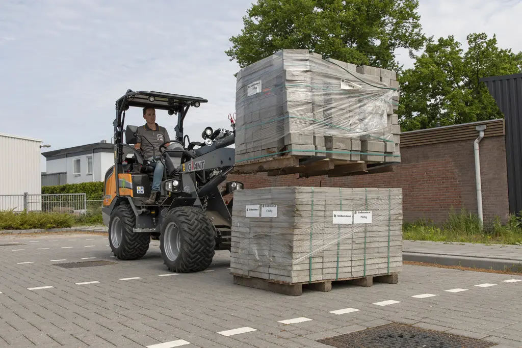 b14126cb-8347-4076-b33f-83abe56296d3-g2700e_x-tra_pallet-fork_1_small.jpg