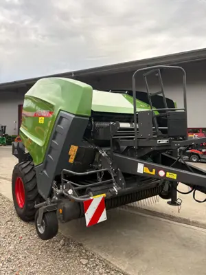 Rundballenpresse Fendt Rotana F130