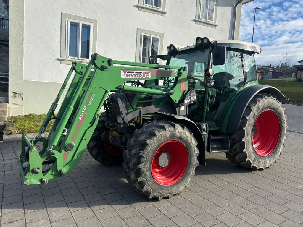 Fendt 211 Vario mit Frontlader