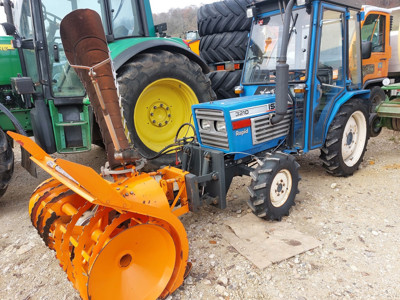Tracteur Iseki avec fraise à neige