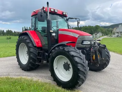 Traktor McCormick MC 130 mit Druckluftbremsanlage