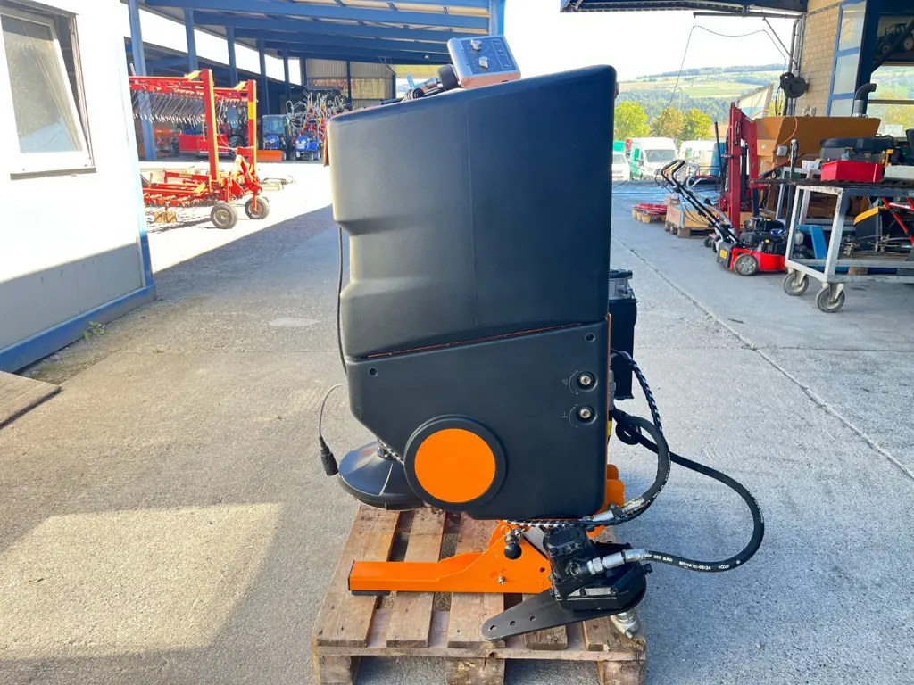 495bbcef-2e4f-4178-bb98-308fd67f8433-36492 Kugelmann Salzstreuer D 301 (2).jpg