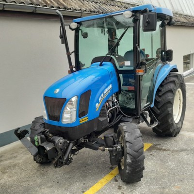 Allradtraktor mit stufenlosem Getriebe