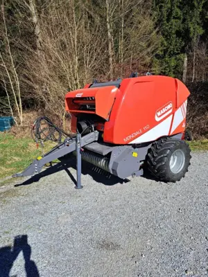 Bergrundballenpresse