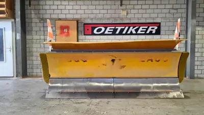 Schneepflug Zaugg G15K-260 mit Anbauplatte zu Traktor
