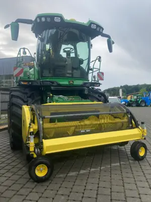 John Deere F8 600