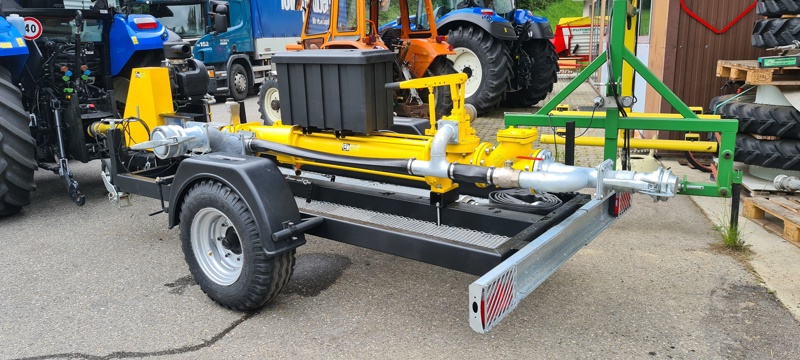 a6a99a0d-ed7b-4524-bbd7-185ad5f1cb49-Pumpenwagen gross m. Pumpe 90.jpg