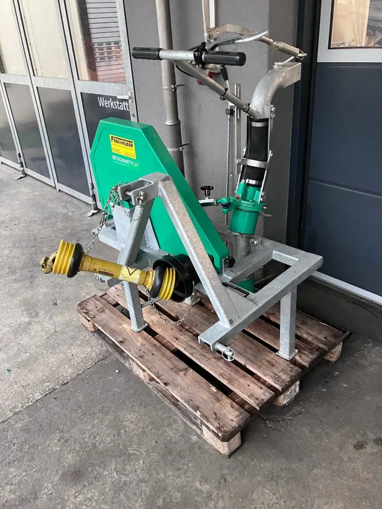 3d50edeb-92e3-48ac-ac82-e1af81109d8d-gülleverteiler1.jpg