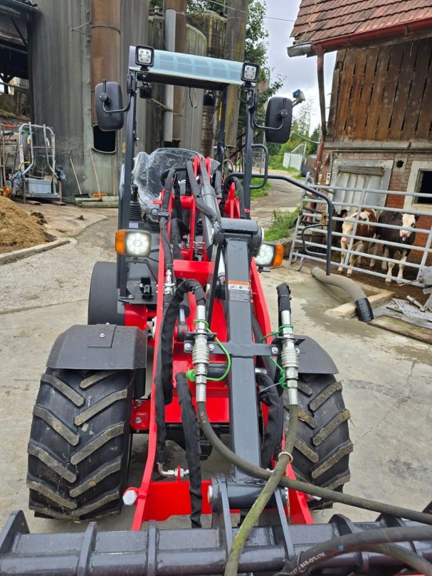 89a8b818-96c7-4e8c-a1b1-2086478403b5-Joungbison 2.jpg