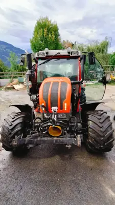 Mounty 110 V avec chargeur frontal
