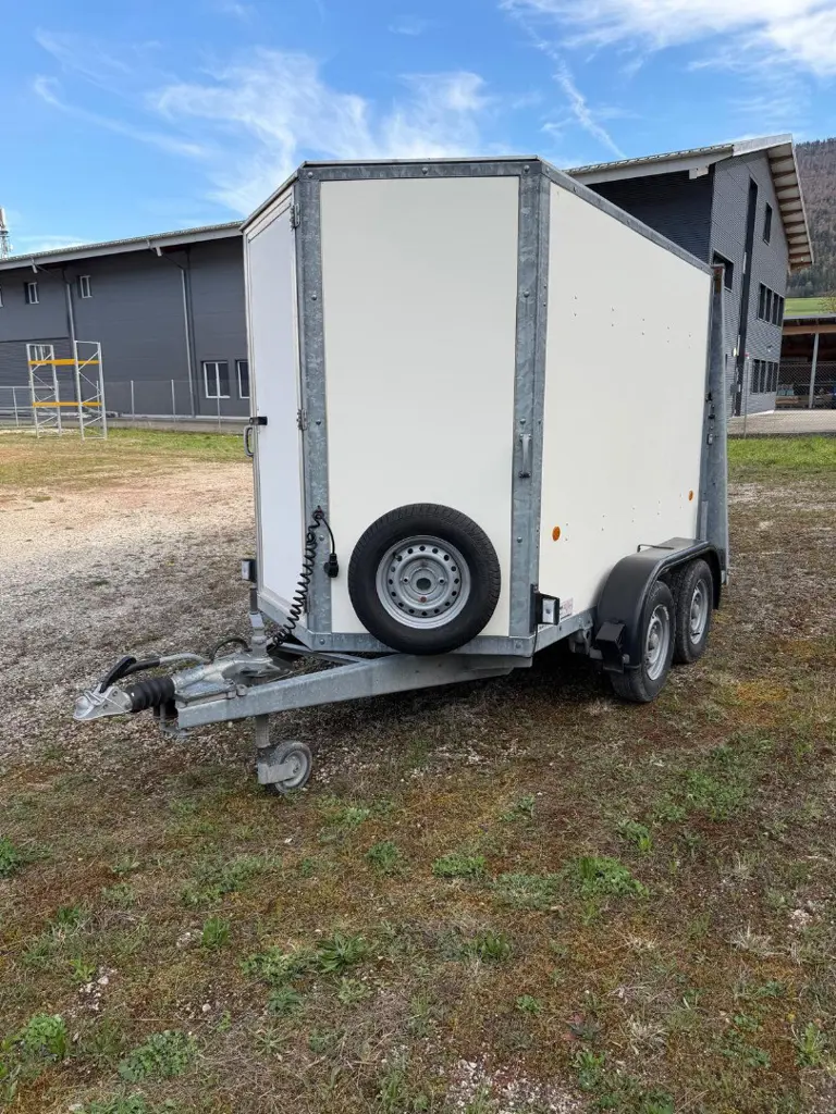 c16cba1e-3318-43a2-a0b4-99a2be4f4369-IFOR Williams_Kofferanhänger_02.jpg