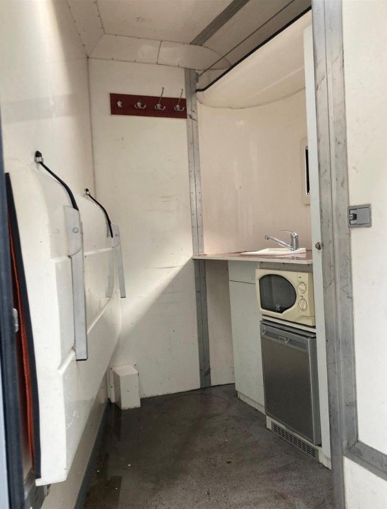 ff07f92d-d95c-415c-b280-b2975cf31de5-Pferdetransportanhänger Stelnsberger mit Wohnabteil (9).jpg