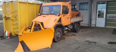 Mercedes Unimog U90 mit Salzstreuer 40Km/h