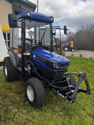Traktor Farmtrac 26PS Kabine, Fronthydraulik usw.