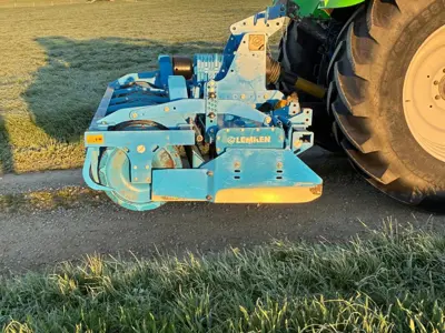 Lemken Zirkon 12 mit Trapezpackerwalze
