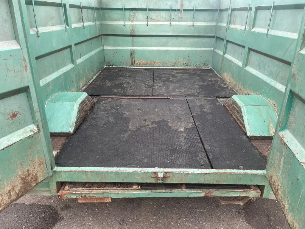 46c78150-7cee-43b4-a312-e5eeef1b24be-Viehwagen 8.jpg