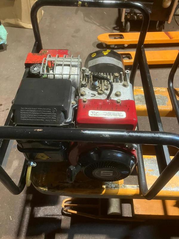 fb211dfd-82e2-4a0b-9adf-f558468d335c-Generator Briggs 7.jpg