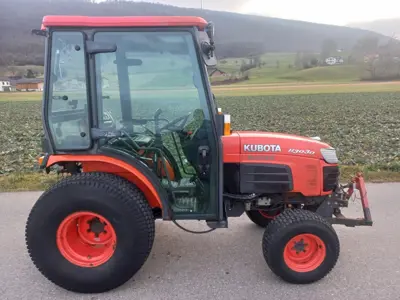 Traktor Kubota B3030 Hydrostat , mit Fronthydraulik , Kreuzhebel - Steuergerät , Klimaanlage , erst 840 Betr. Std. , Bj. 2008 , Kommunaltraktor , Kleintraktor