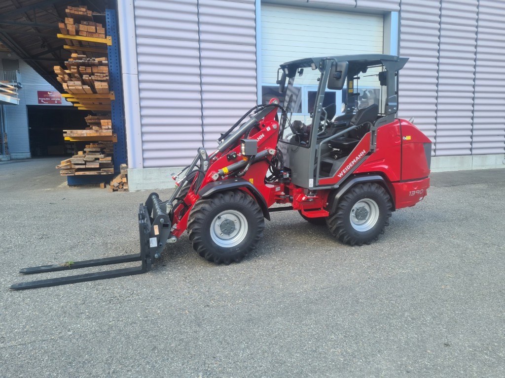 485c6951-52ce-402b-ad08-229a5f1fc46f-Weidemann 1390 3.jpg