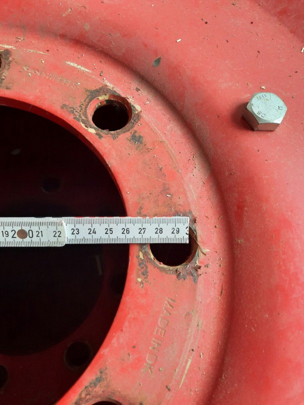 21372e88-3007-4e0c-9fcb-d3f8ca66545e-lochkreis hinten .jpg