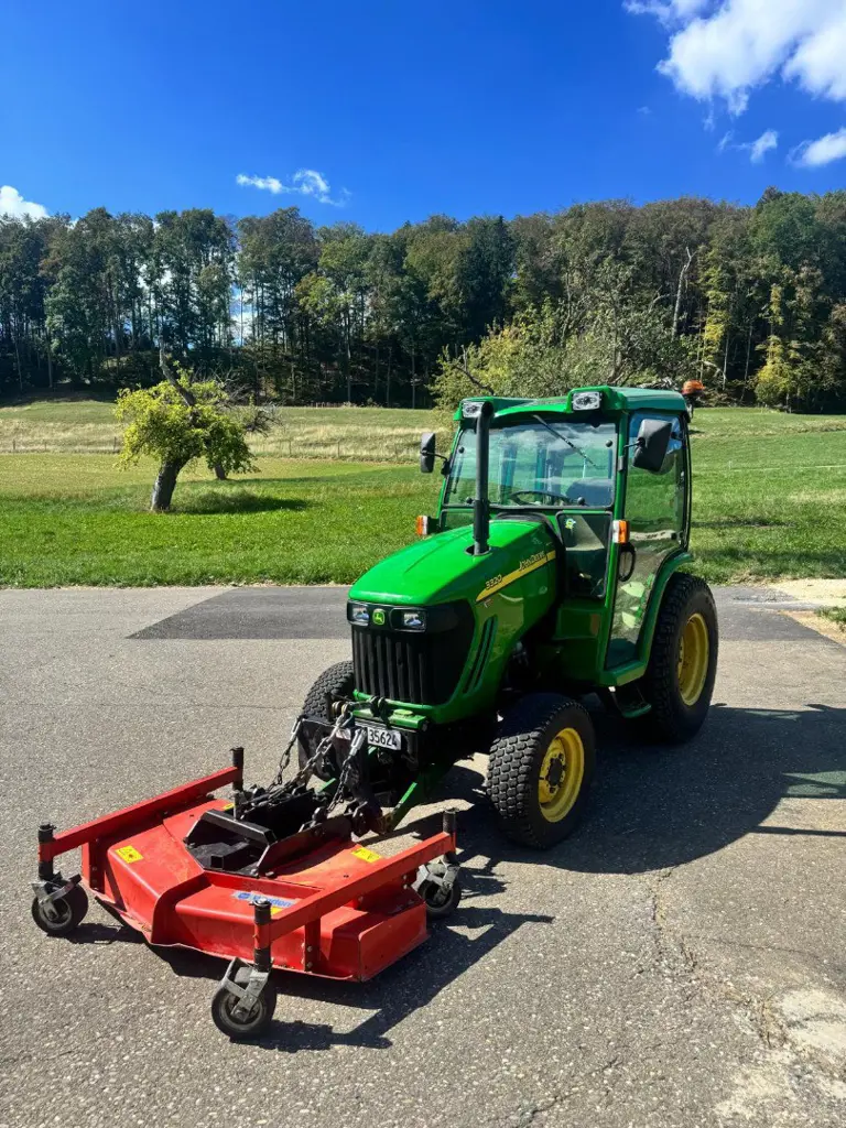 Kommunal Traktro John Deere 3320