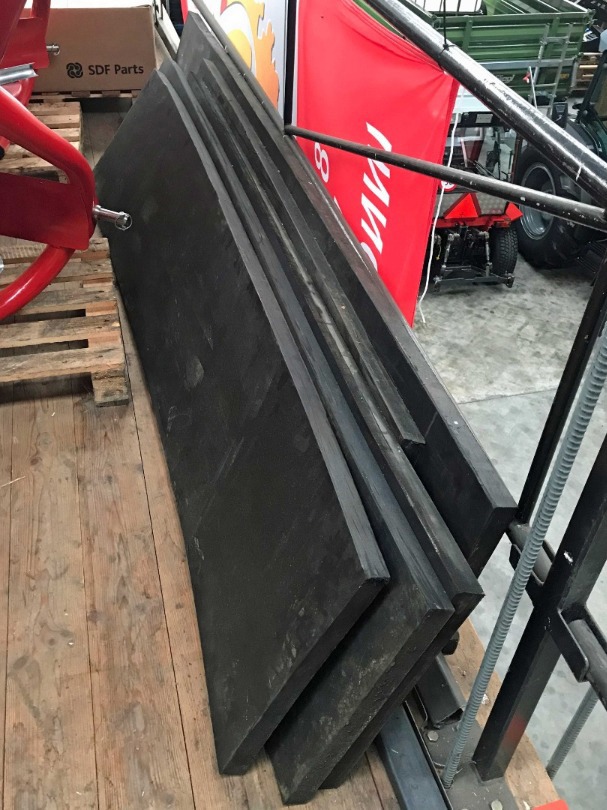 b36692f7-8e1d-49c1-8003-0dbbfae4df32-razo_gummischiebeschild 3.jpg