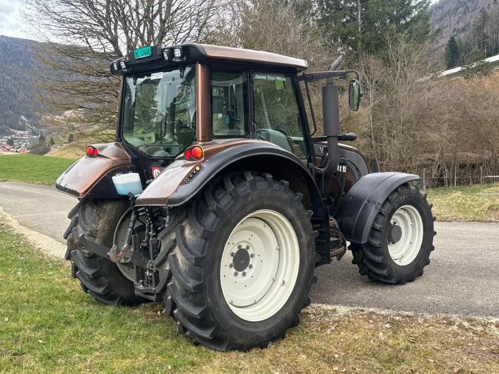 fa39dbf0-f97e-47f0-a76d-3772a3daba43-Valtra N142 (5).jpg