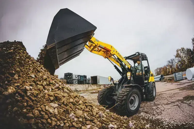 Hoflader Hoftrac Gehl Manitou Knicklader Weidemann Kompaktlader Hofschlepper Pneulader