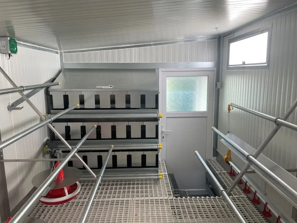 3f6685dc-e19a-480e-843a-9f83f92b8e01-Kerkstroer Stall 8M VR Innenausstattung.jpg