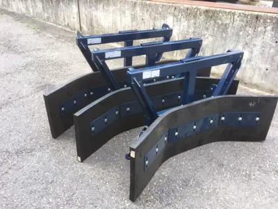 Gummischieber/Mistschieber/Stallschieber an Frontlader/Hoflader, Racleur/Rabots à lisier