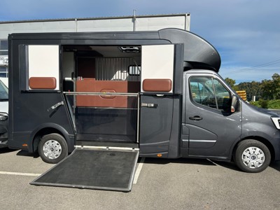 Camion a chevaux Renault Master