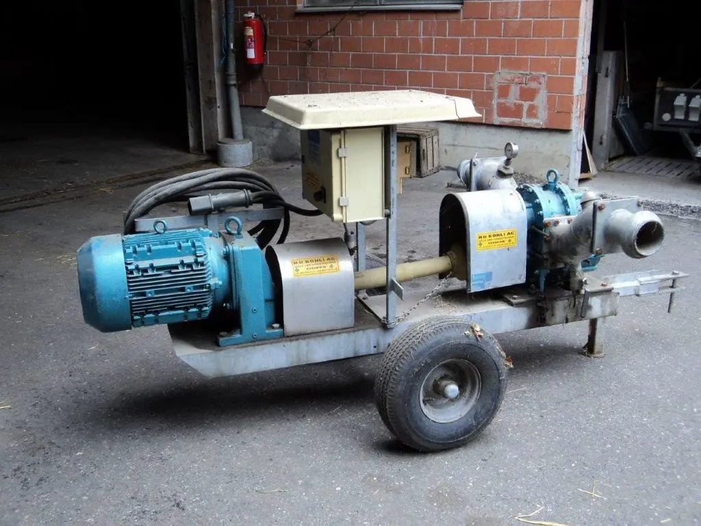 5c663ddf-e95d-4b50-bb09-c5b59ec8fa39-Kohli Pumpe 3.jpg