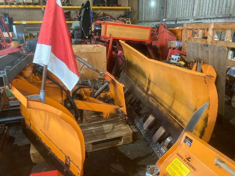 cc1c3249-c12c-4f95-a689-8b86d167d249-dok schneepflüge .jpg