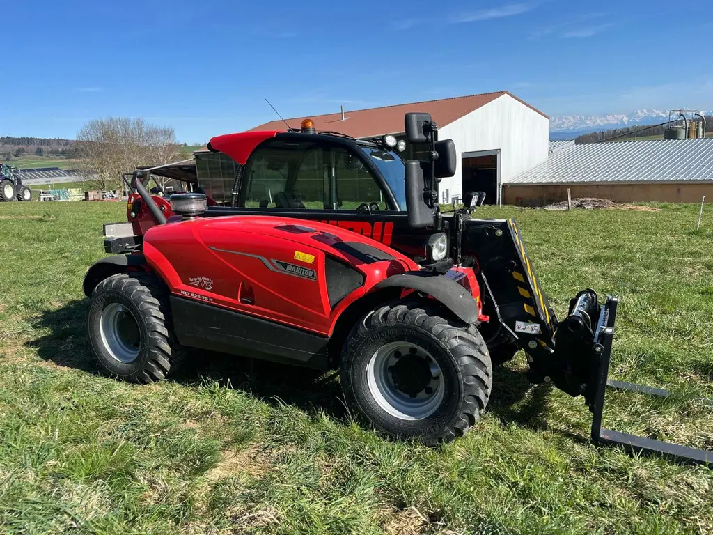 5ed25110-fd0e-4390-86f3-79f39279d277-Manitou MLT 625 (9).jpg