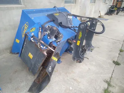 Godet broyeur-distributeur à betteraves