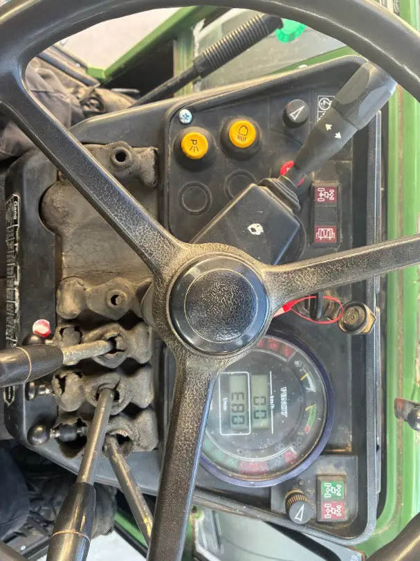 e7629033-d17e-45bd-a5c8-0df518f00f7c-Fendt 275 S 8.jpg