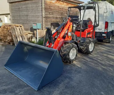 Hoflader Schäffer Radlader Hoftrac Knicklader Kompaktlader Pneulader Hofschlepper